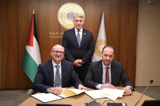 سلطة النقد وبورصة فلسطين توقّعان مذكرة تفاهم للانضمام إلى منصة الدفع الوطنية E-SADAD