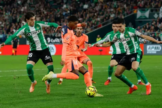 برشلونة يكتسح ريال بيتيس بخماسية ويواصل تصدر الليجا