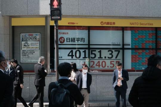 الأسواق الآسيوية ترتفع والنفط يتراجع وسط تفاؤل بإمكانية فتح مضيق هرمز ومقترح إيراني لواشنطن