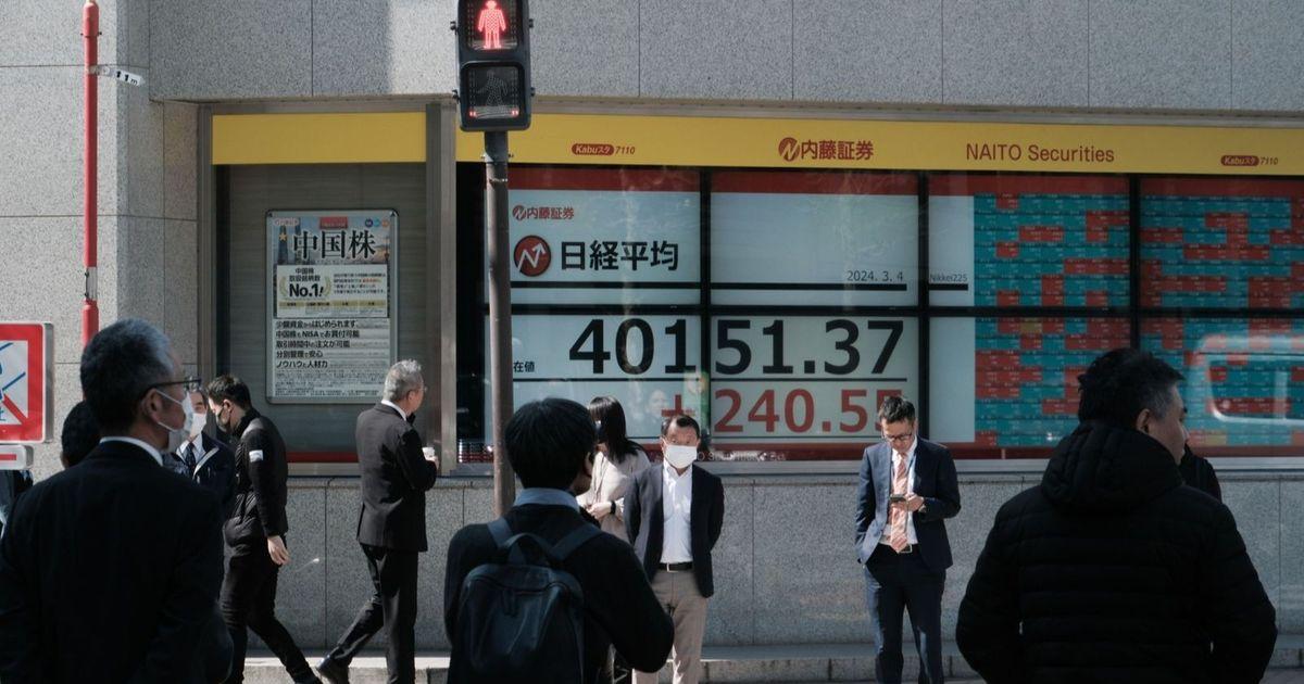 مكاسب قوية لأسهم التكنولوجيا تقود الصعود في آسيا بينما تهدأ أسعار النفط بعد تقارير عن مبادرة إيرانية لتخفيف التوتر وإعادة فتح الممرات الحيوية للطاقة