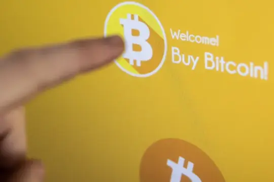 ارتفاع بتكوين فوق 72 ألف دولار مع استقرار النفط وسط توتر الشرق الأوسط