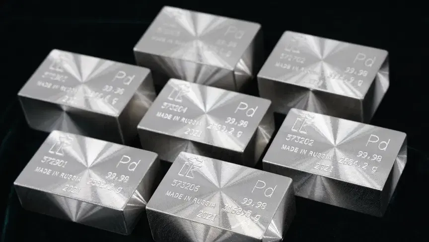 استجابة لالتماس «سيبانيه ستيلووتر» وسط اتهامات بإغراق السوق الأميركية ودعم حكومي روسي