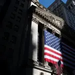 وول ستريت تتعافى جزئياً وسط آمال بإنهاء الإغلاق الحكومي الأميركي