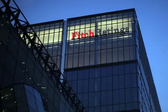 وكالة فيتش تتوقع نمواً اقتصادياً مستمراً للشرق الأوسط رغم تراجع النفط والتوترات