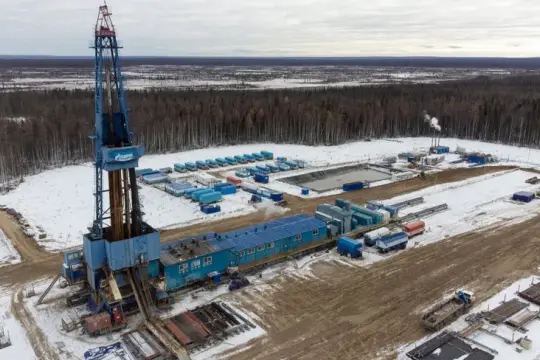 الاتحاد الأوروبي يدرس تشديد العقوبات عبر حظر الخدمات البحرية على النفط الروسي