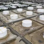 النفط يتجه لأكبر مكاسب أسبوعية منذ 2022 مع تصاعد الحرب في الشرق الأوسط