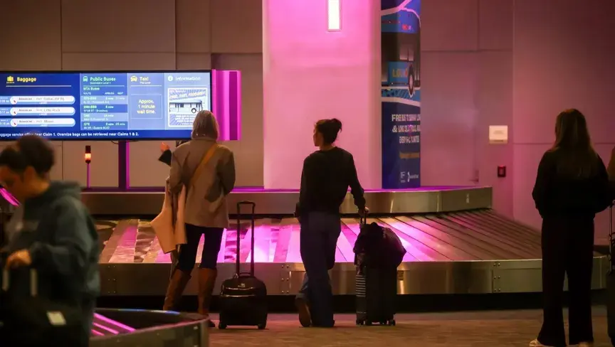 الإغلاق يؤدي إلى تفاقم أزمة نقص مراقبي الحركة الجوية.. وشركات الطيران تلغي مئات الرحلات في أنحاء الولايات المتحدة