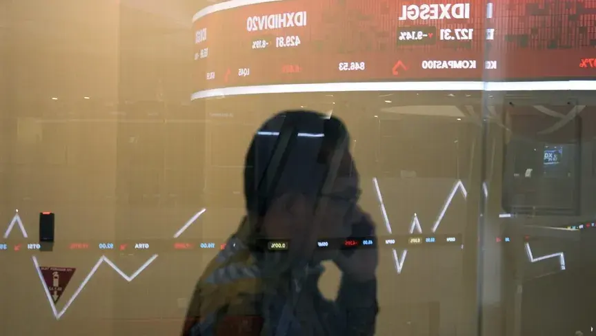 برنت يتجاوز 106 دولارات والدولار يصعد.. والأسواق تترقب مسار الفائدة الأميركية وسط مخاوف التضخم