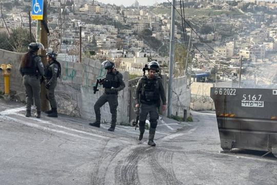 اعتقال وإغلاقات واقتحامات في القدس تعيق صلاة العيد وتفاقم التوتر
