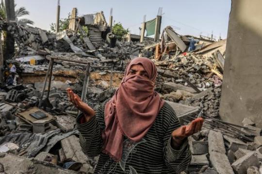 إصابة امرأة برصاص الاحتلال غرب خان يونس وإطلاق نار على نازحين جنوب المواصي
