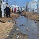 أونروا: أكثر من نصف العائلات النازحة في غزة تعيش وسط مياه الصرف الصحي والبرك الملوثة
