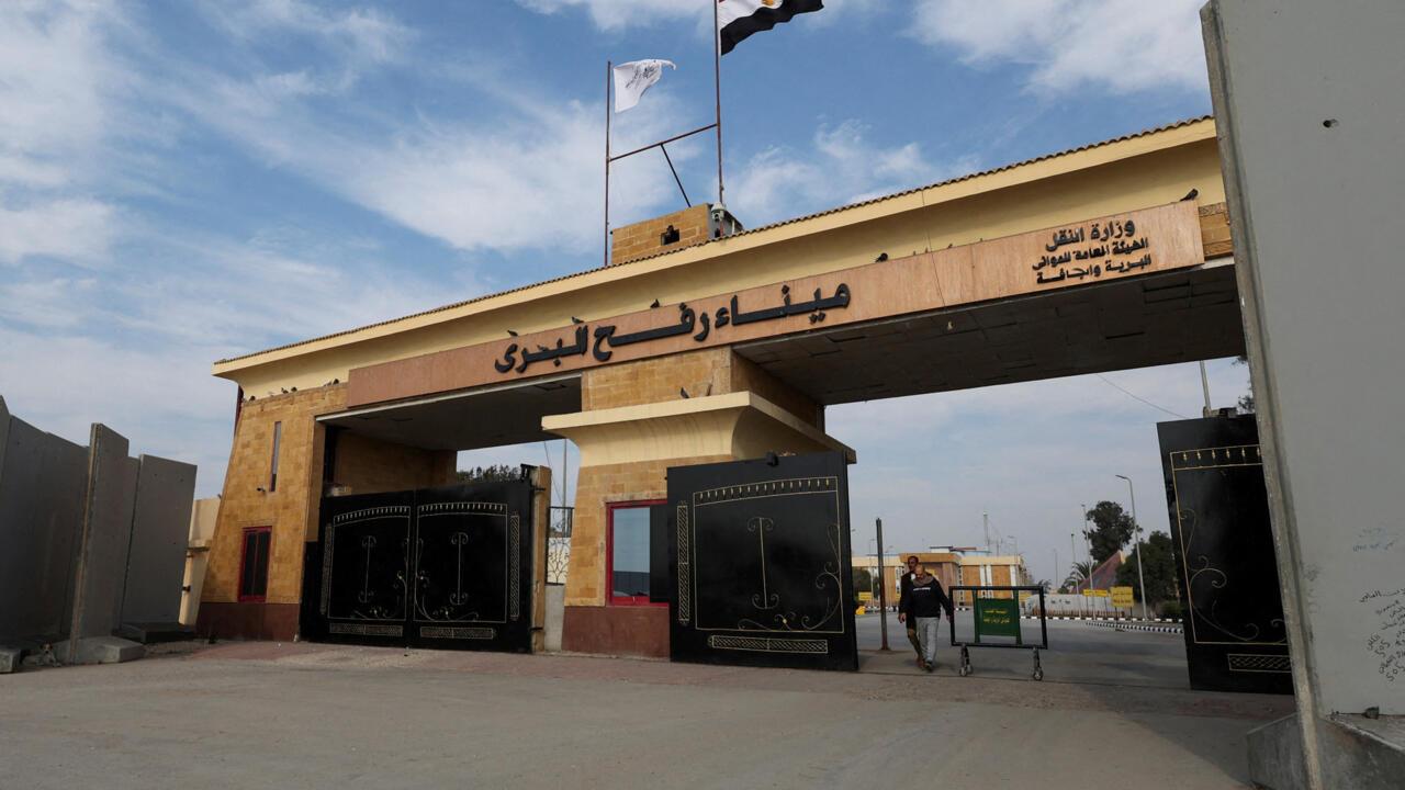 هيئة البث تقول إن المعبر لن يُفتح الخميس.. و"هآرتس" تؤكد العكس وسط تحضيرات إسرائيلية وعودة مرتقبة لبعثة الاتحاد الأوروبي