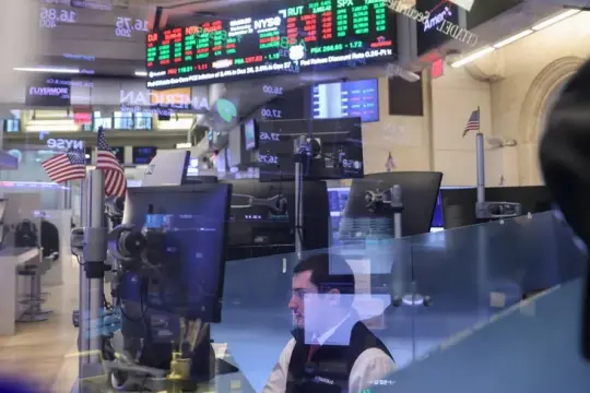 آمال انفراجة مع إيران تدفع النفط للهبوط وتدعم تعافي الأسهم