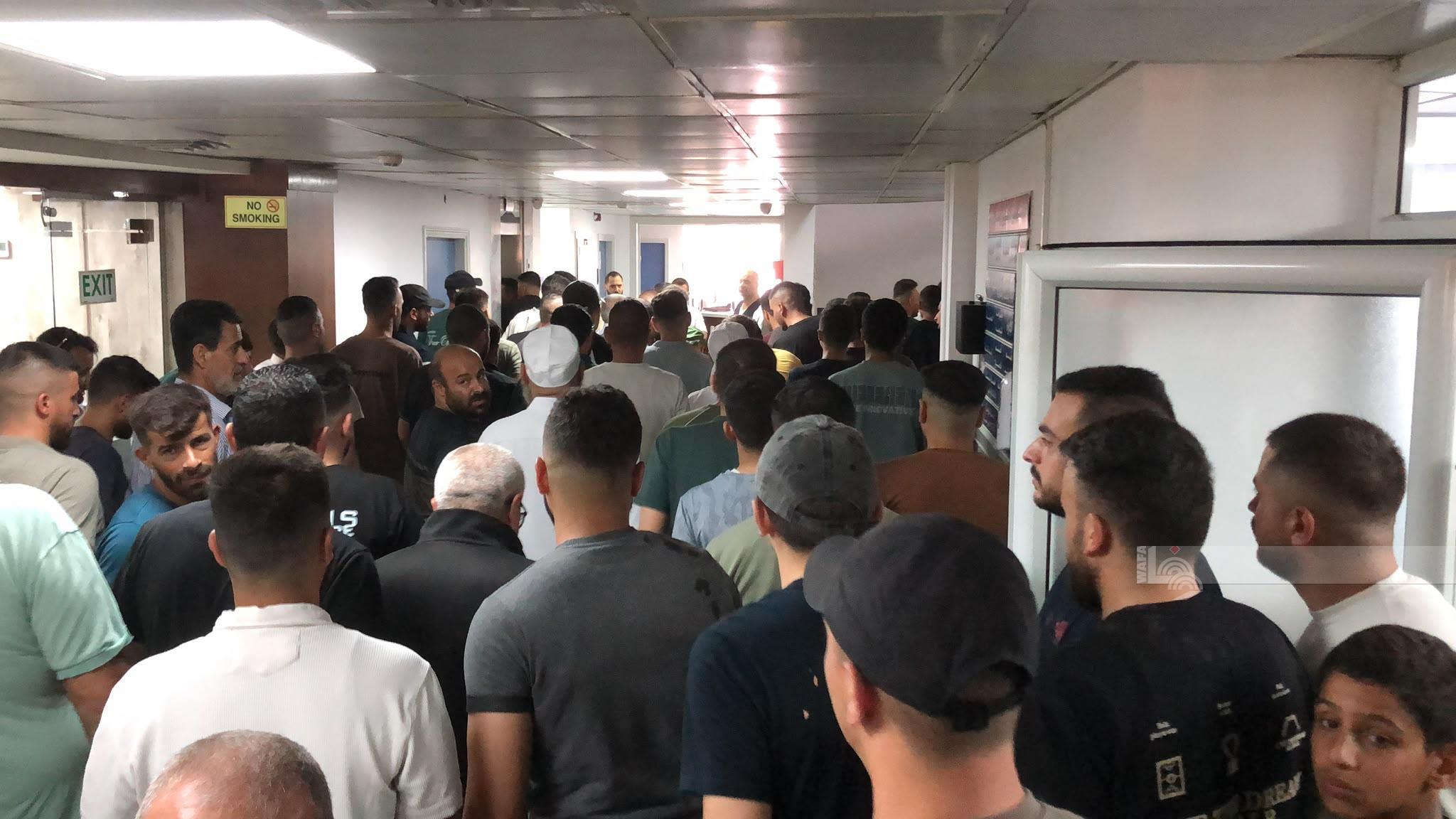 الأهالي يودعون الشهداء فجرًا بعد استشهادهم برصاص الاحتلال خلال التصدي لهجوم مستعمرين على القرية.