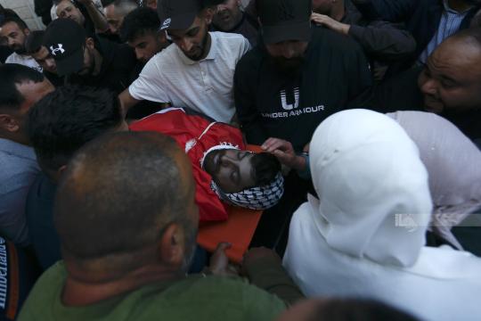 استشهاد شاب برصاص مستوطنين خلال هجوم على دير دبوان شرق رام الله