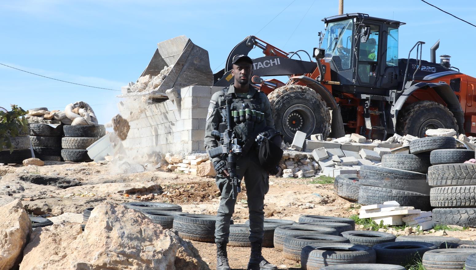 جرافات الاحتلال تهدم منزلي فلسطينيين في خلة الفرن وجورة الكمون.. و165 منشأة هُدمت خلال يوليو