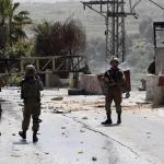 إصابة شاب واعتقال آخر خلال اقتحام قوات الاحتلال لبلدة بيت عوا