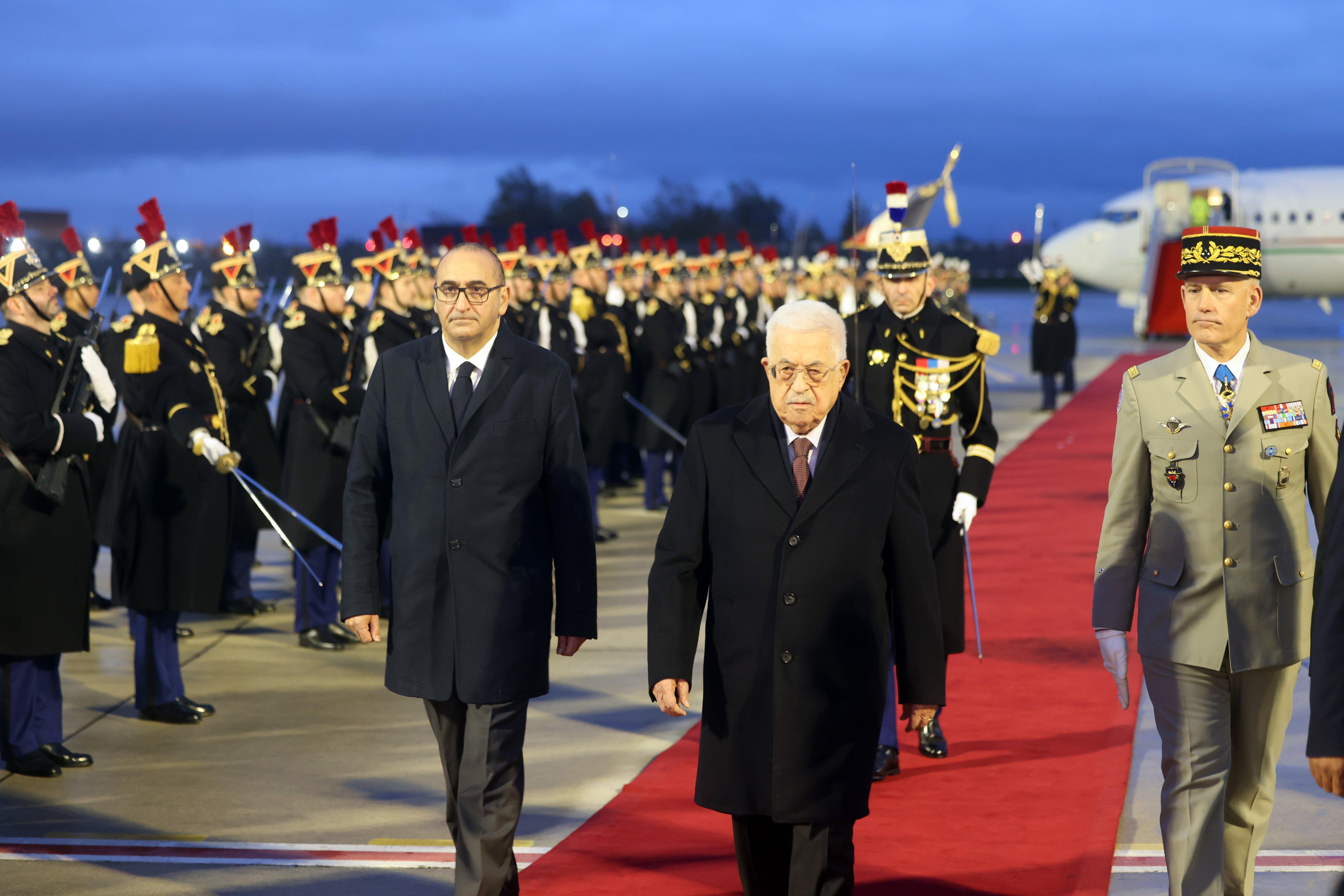 الرئيس الفلسطيني يبحث مع ماكرون تنسيق المواقف بعد اعتراف باريس بفلسطين ومؤتمر "حل الدولتين" في نيويورك