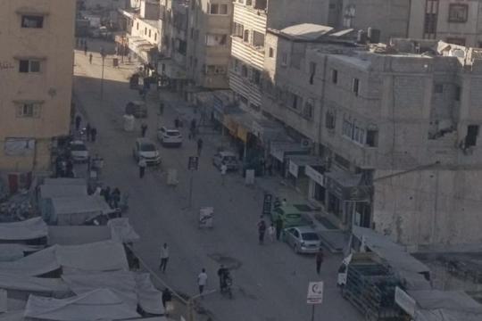 شهيد ومصابون بغارة إسرائيلية على حي الرمال بمدينة غزة