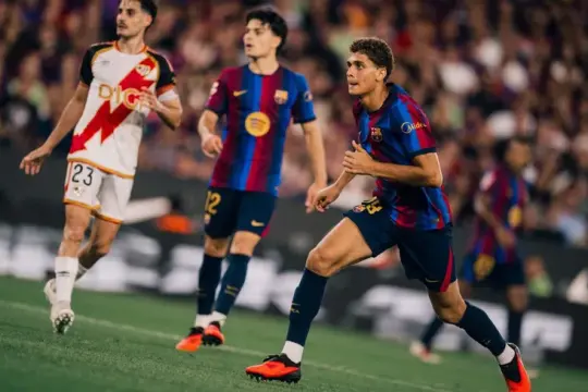 برشلونة يستعد لتجديد عقد حمزة عبد الكريم ورفع الشرط الجزائي إلى 150 مليون يورو