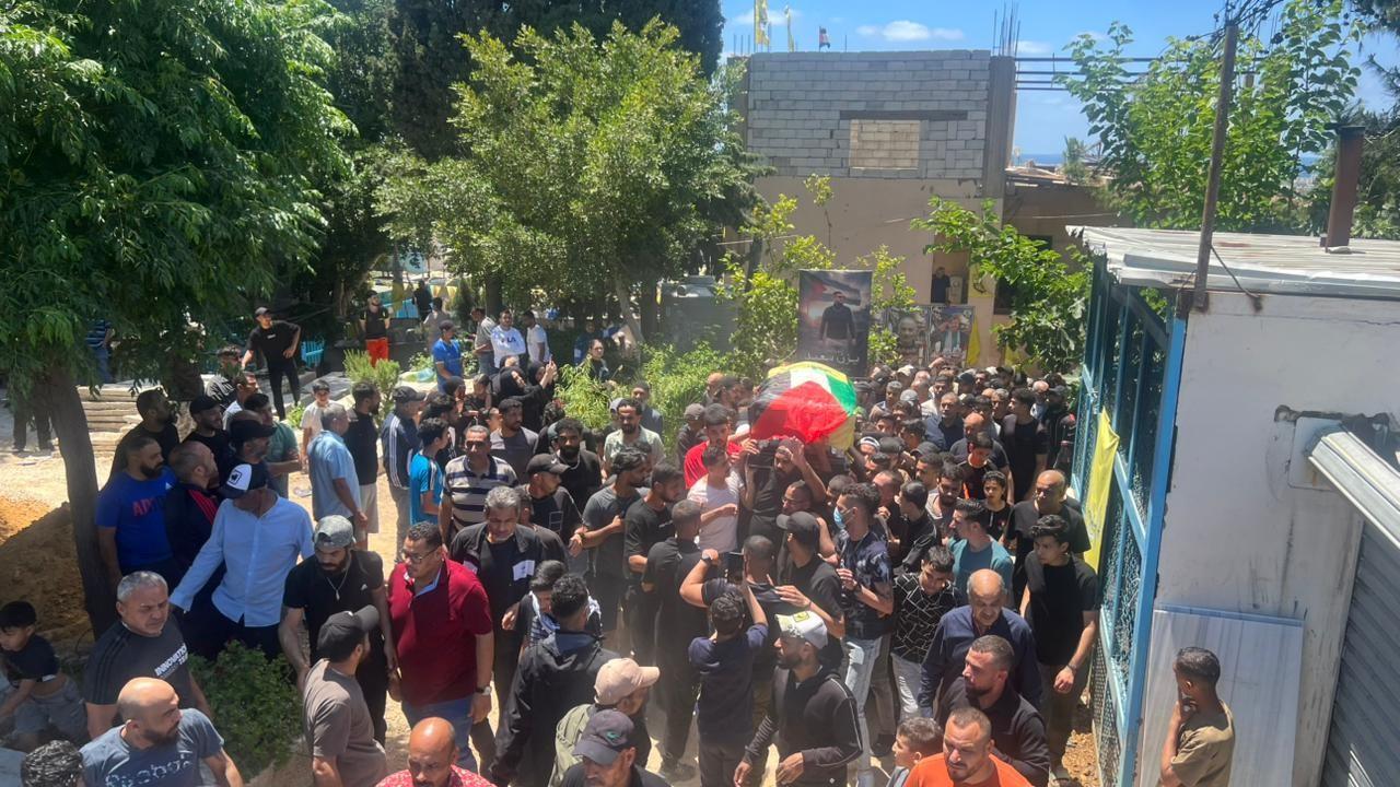 مخيم البرج الشمالي يودّع الشهيد وسط حضور شعبي واسع بعد استشهاده في غارة استهدفت طواقم إسعاف جنوبي لبنان