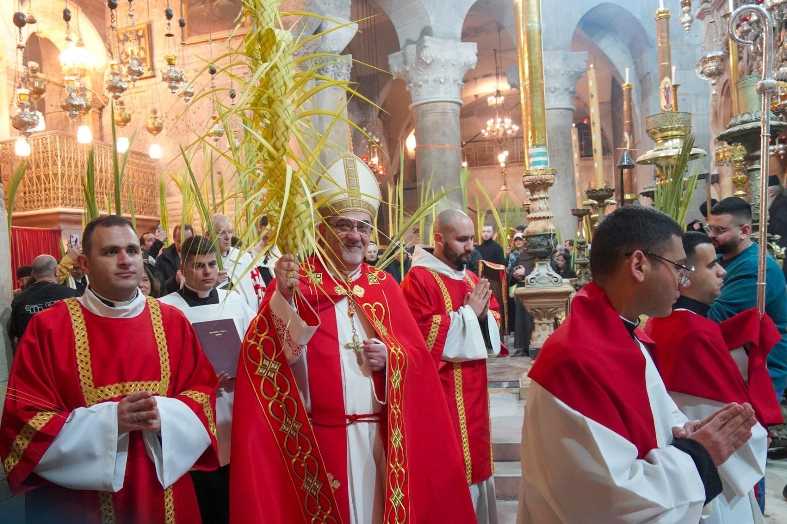 منع بطريرك اللاتين من دخول كنيسة القيامة يثير إدانات دولية واسعة