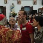 ظهور أويس مخللاتي في كنيسة يشعل الجدل حول انتمائه الديني