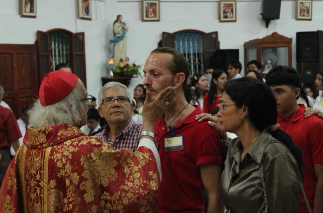 الفنان يشارك في طقوس العمادة بنيكاراغوا، والفيديو ينتشر بسرعة بين الصفحات الفنية