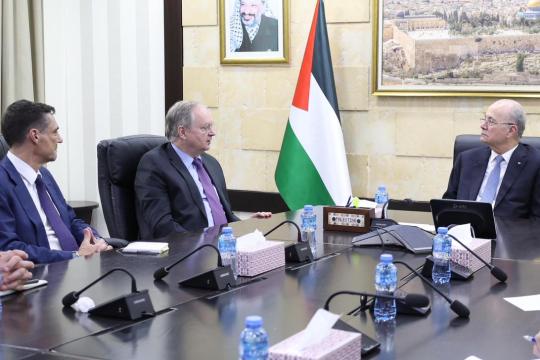 مصطفى يبحث مع مسؤول أوروبي الأوضاع في فلسطين