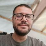 عيدنا في زمن الإبادة: عالقون نحن بين الحنين والصبر