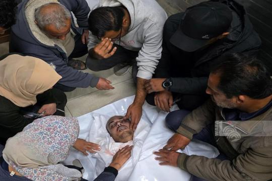 استشهاد مواطن في استهداف الاحتلال حي التفاح شرق مدينة غزة