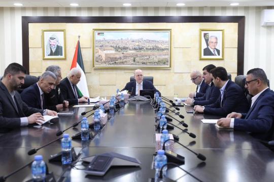 رئيس الوزراء محمد مصطفى يترأس اجتماعاً لمتابعة تطوير المعابر الفلسطينية وتعزيز بنيتها التحتية