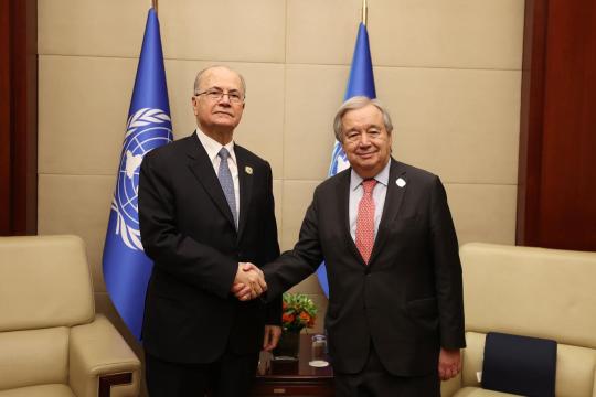 رئيس الوزراء الفلسطيني يبحث مع غوتيريش الأوضاع الإنسانية في غزة واعتداءات الاحتلال في الضفة