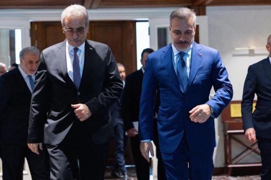 تركيا تزود اللجنة الوطنية لإدارة غزة بـ20 ألف كرفان ضمن خطة إغاثة عاجلة