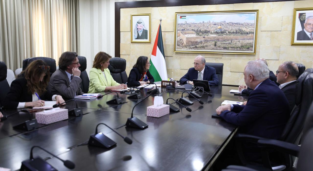 رئيس الوزراء يبحث مع الوفد البلجيكي أولويات الدعم السياسي والاقتصادي لفلسطين