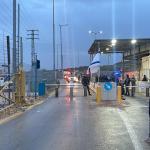 إصابة مواطن بالرصاص واعتداء على نجله عند حاجز بيت إكسا شمال غرب القدس