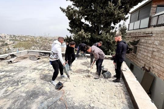 الاحتلال يجبر مقدسيا على هدم جزء من منزله ذاتيا في بلدة صور باهر