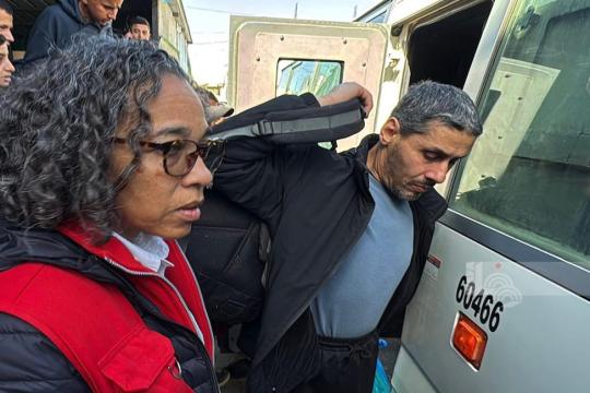 الصليب الأحمر: تسهيل نقل خمسة معتقلين مفرج عنهم ولمّ شملهم بعائلاتهم