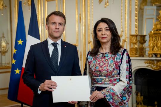 سفيرة فلسطين تقدم أوراق اعتمادها إلى الرئيس الفرنسي إيمانويل ماكرون