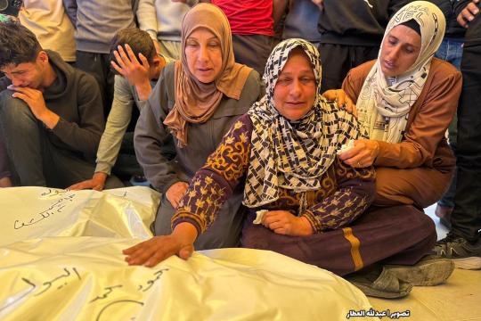 استشهاد مواطن وطفله وإصابة آخرين في قصف إسرائيلي على غزة