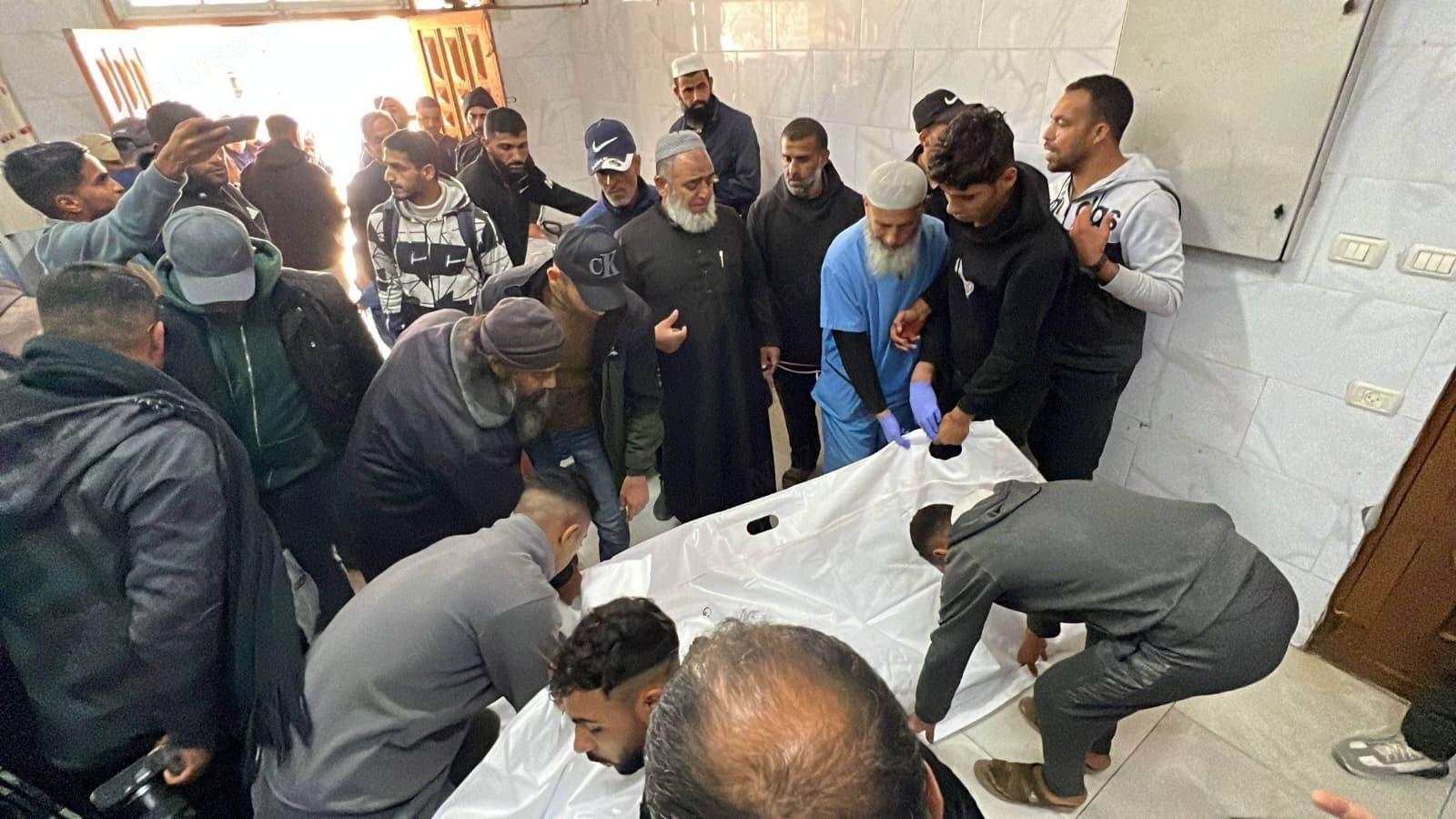 مصادر طبية: 4 شهداء و12 إصابة خلال 24 ساعة واستمرار وجود ضحايا تحت الأنقاض