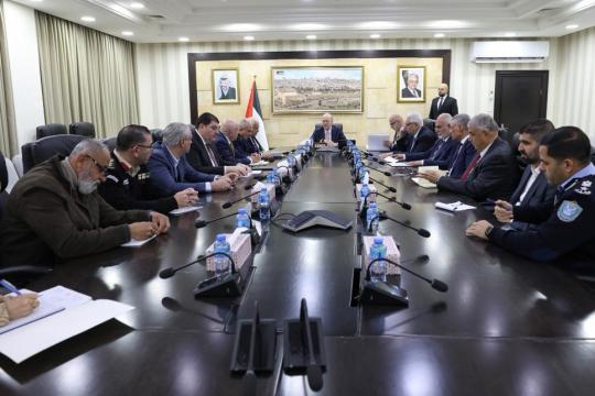 رئيس الوزراء محمد مصطفى يبحث تعزيز الرقابة على الأسواق وضبط الأسعار