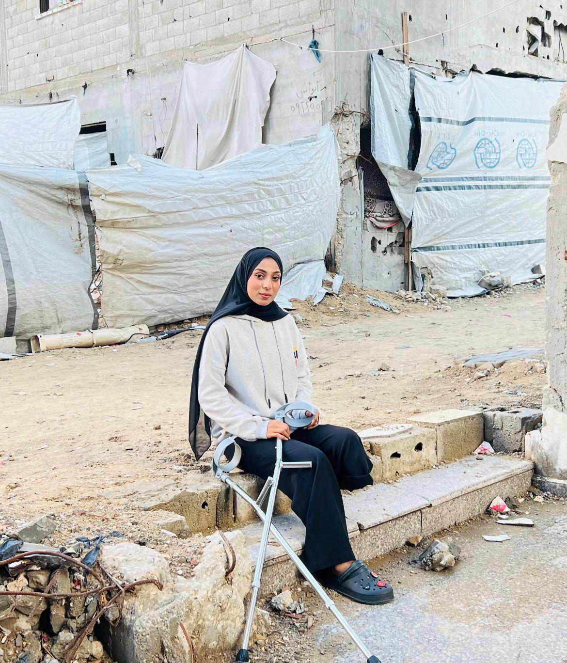 من مضمار الجري إلى سرير الألم: رياضية فلسطينية تفقد ساقها في الحرب وتتمسك بالأمل في العودة للحياة