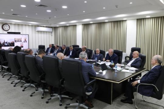 رئيس الوزراء يبحث دعم القطاع الصناعي الفلسطيني وتعزيز الإنتاج الوطني وتقليل الاستيراد