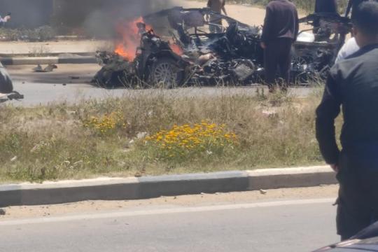 3 شهداء في قصف استهدف مركبة عند مدخل مخيم المغازي وسط غزة