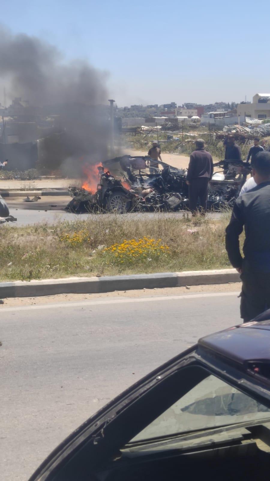 3 شهداء في قصف استهدف مركبة عند مدخل مخيم المغازي وسط غزة