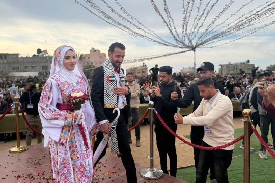 "ثوب الفرح2" .. عملية الفارس الشهم (3) تزف 300 عريساً وعروسة في قطاع غزة بدعم كريم من مؤسسة خليفة الإنسانية