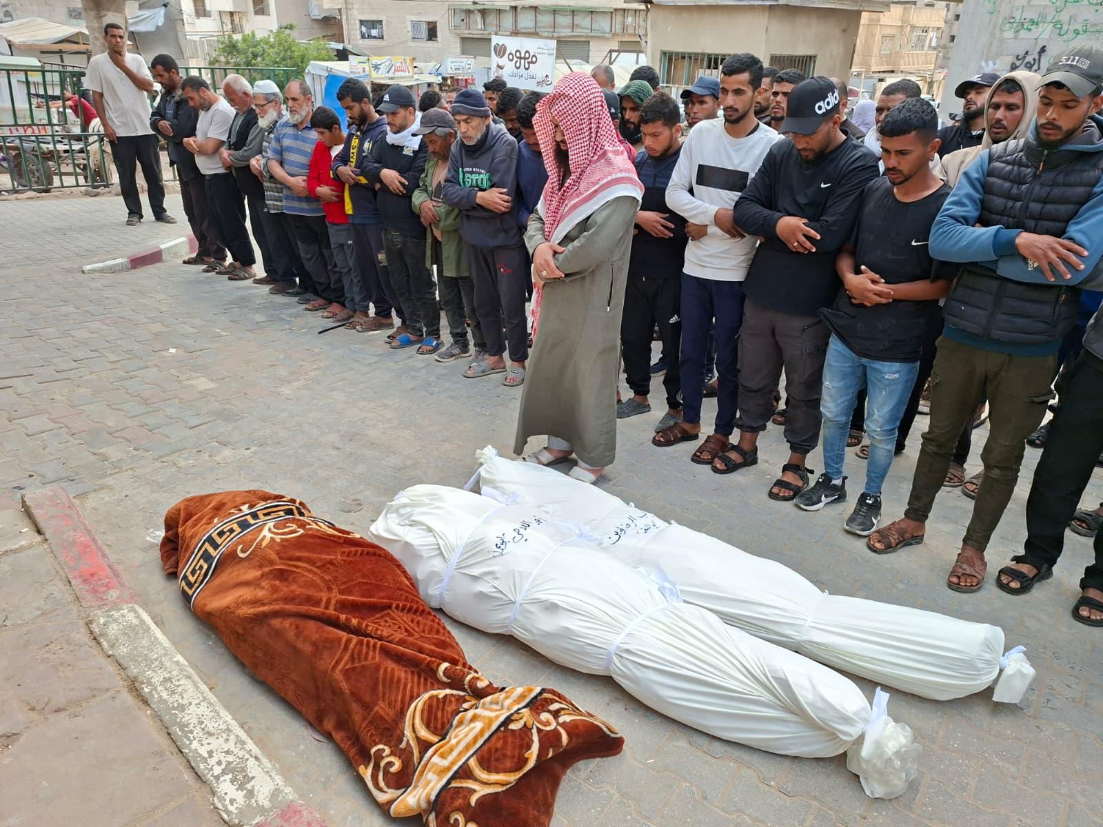 قصف بطائرة مسيّرة في حي الزيتون وإصابة 6 آخرين قرب مستشفى شهداء الأقصى