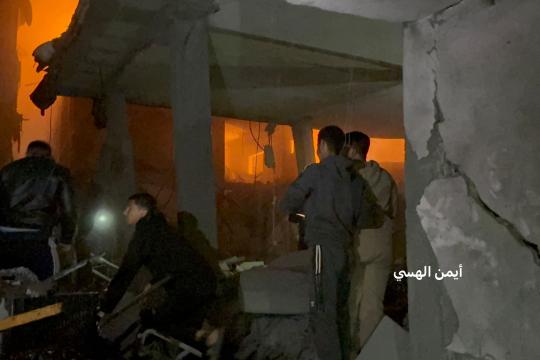 إصابة 6 مواطنين بقصف إسرائيلي استهدف منزلاً في مخيم الشاطئ غرب غزة
