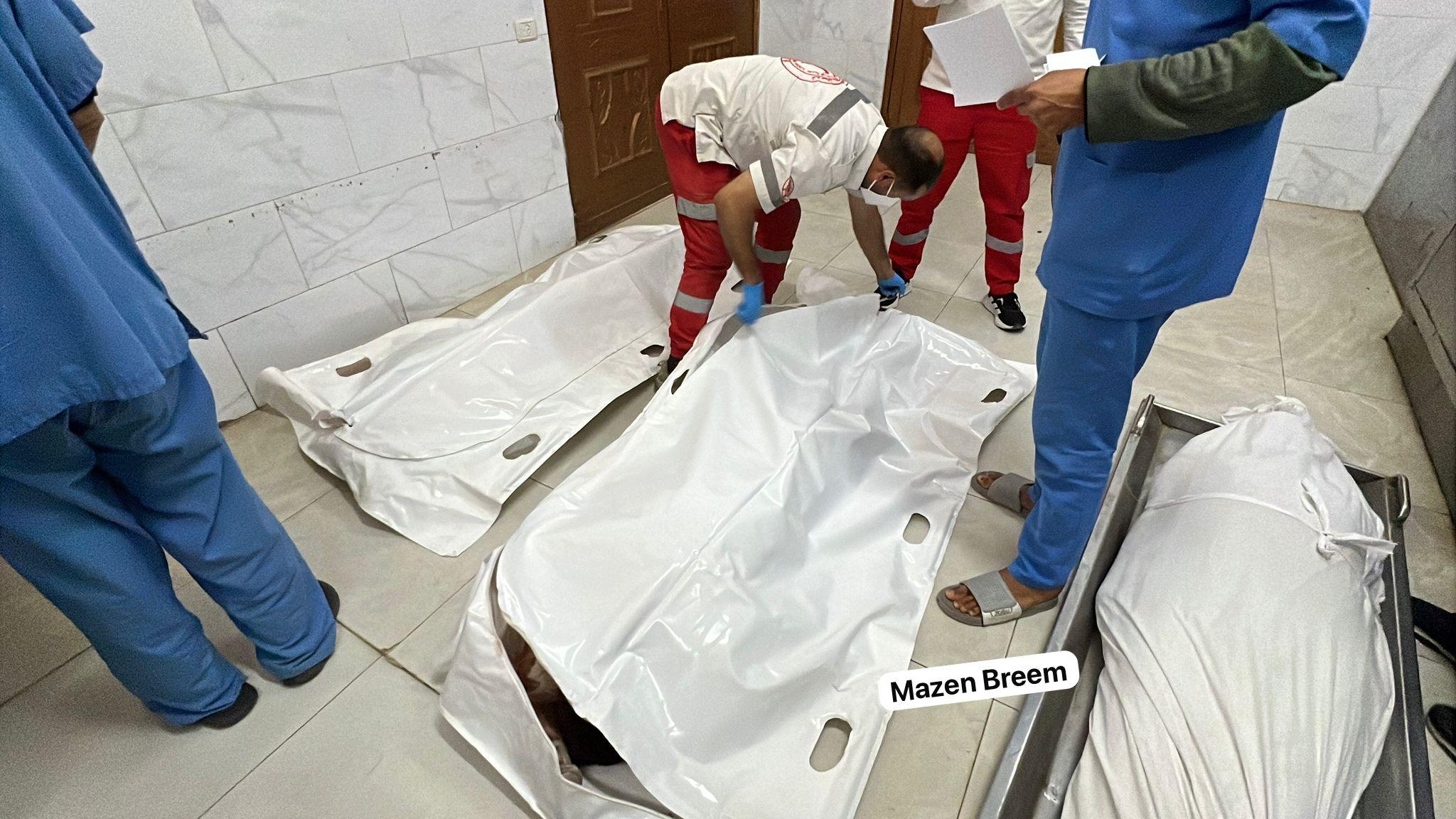 شهداء وجرحى في قصف وإطلاق نار استهدف مناطق متفرقة من قطاع غزة وسط استمرار تعذر وصول طواقم الإنقاذ إلى عدد من الضحايا.